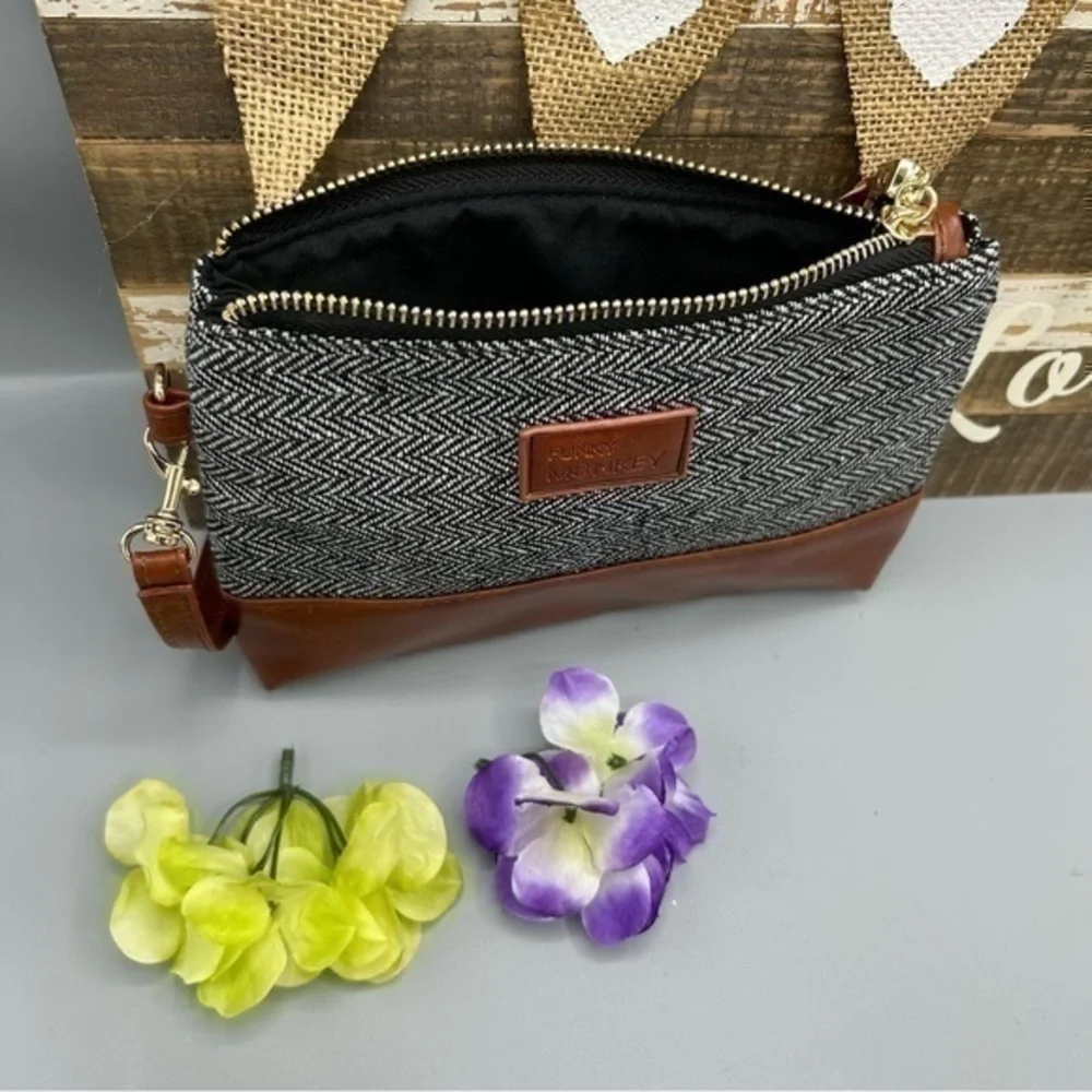 💋NWOT Funky Monkey herringbone wristlet wallet purse